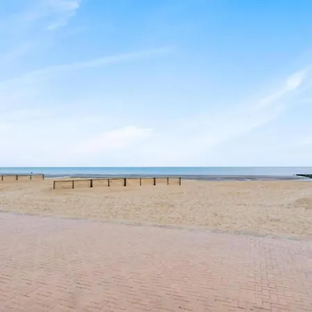 In Near Seawall & Апартаменты *